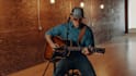 write and sing a funny american country comedy song