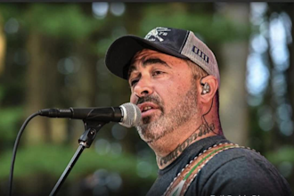 be your acoustic american country music singer and songwriter