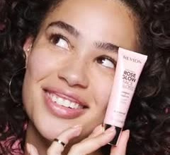 creat an engaging 4k ai skincare ugc video, ugc agent ugc ads for product promo