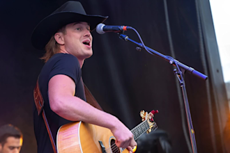 sing and record professional country music vocals with acoustic guitar