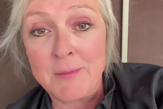 record female selfie video spokesperson ugc testimony video review spokeswoman