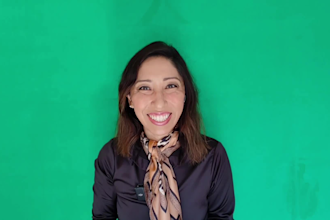 be your green screen spokesperson in spanish or english