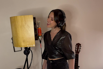 be your female singer and songwriter in english and spanish