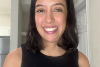 be your female video spokesperson in english and spanish