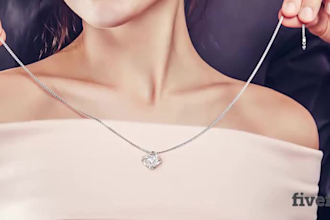 do jewelry or necklace video mockup for shineon