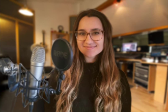 produce a female german voice over in a young voice