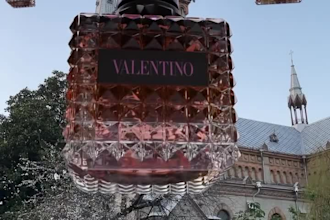 do 3d realistic perfume cgi animation  with cine 4d