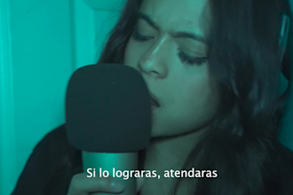 be your female singer songwriter in english and in spanish