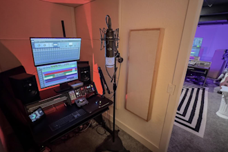 record a corporate youthful american male voice over