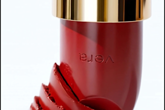 create 3d cosmetic product animation
