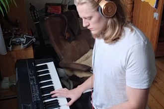 teach beginner piano lessons to help you learn piano and enjoy playing