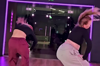 do attractive twerk dance group dance amazing choreography to viral songs