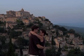 create a romantic arabic music video with lyrics for reels or stories