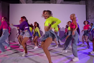 do amazing group dance, shuffle dance, twerk dance to promote your songs