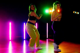 do tiktok dance, afrobeat dance, shuffle dance, twerk dance to viral songs