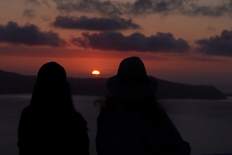 capture stunning candid and natural tourist photography