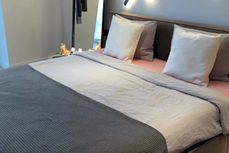 design simple and attractive posters