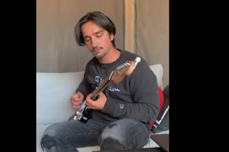 provide beginner to intermediate guitar lessons