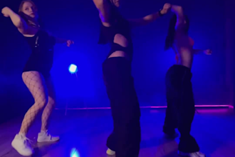 do waiste choreography group dance, shuffle dance, tiktok dance to your music