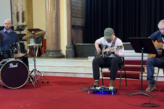 teach you to play guitar in an online lesson