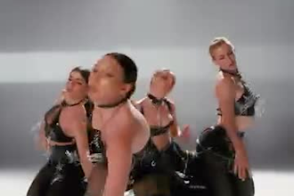 do amazing group dance twerk, tiktok choreography to amazing song to be perfect