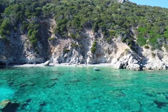 plan a researched itinerary for your vacation in sardinia