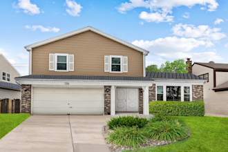 declutter, remove snow in real estate photos