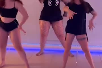 do tiktok dance, group dance, choreography, twerk dance, afro, shuffle hiphop