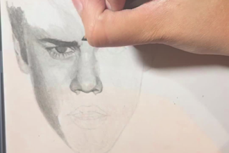 draw a realistic portrait by pencil