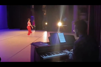 teach piano lessons to students of all levels