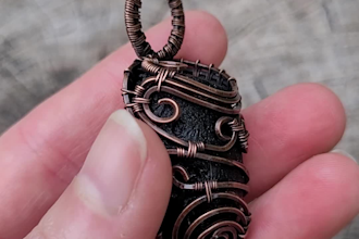 make a custom copper wire wrap pendant with wire weaving