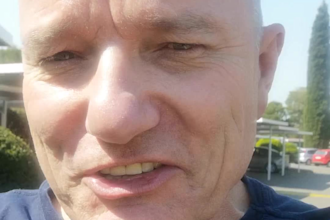 be your selfie video spokesperson while walking outdoors
