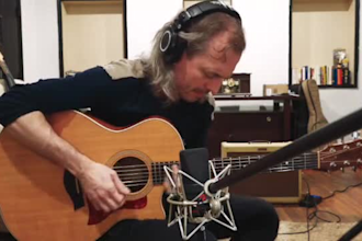 give personalized guitar lessons to improve your skills