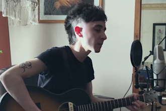 be your male vocalist in english or spanish