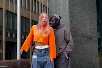 do tiktok dance, twerk dance amazing shuffle dance, group dance to viral songs