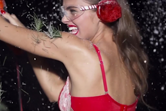 make a beautiful models wishing christmas video