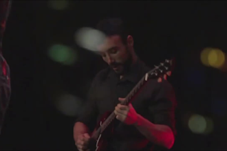provide professional customized guitar lessons