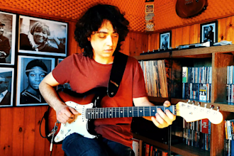 record amazing blues guitar licks for you on my stratocaster