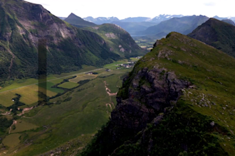 create kinetic typography, animated text titles over video with motion graphics