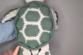write cute amigurumi crochet patterns in italian and english for your shop