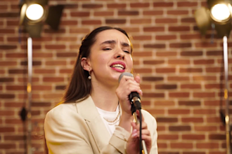 be your female vocalist singer, and session vocalist singer songwriter