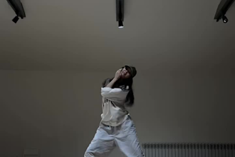 do choreography, tik tok female dance video