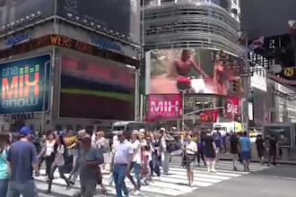 add your logo on screens in New York in VIDEO