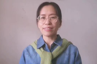 a chinese teacher with rich experience