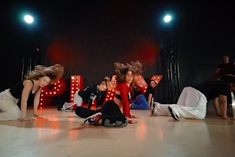 do amazing group dance video,tiktok dance video with my mate to viral your songs