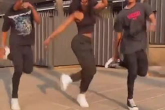 perform high energy amapiano dance, tiktok, and shuffle group dance choreograph