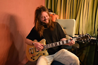 provide guitar lessons online