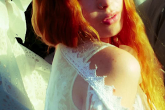 be your couple photographer in paris