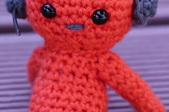 crochet a personalized doll with 2 custom accessories