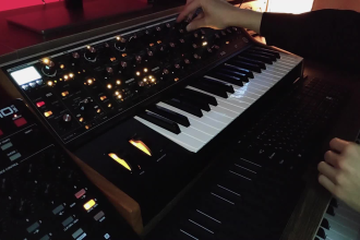 produce cinematic and modern sound on the synthesizer